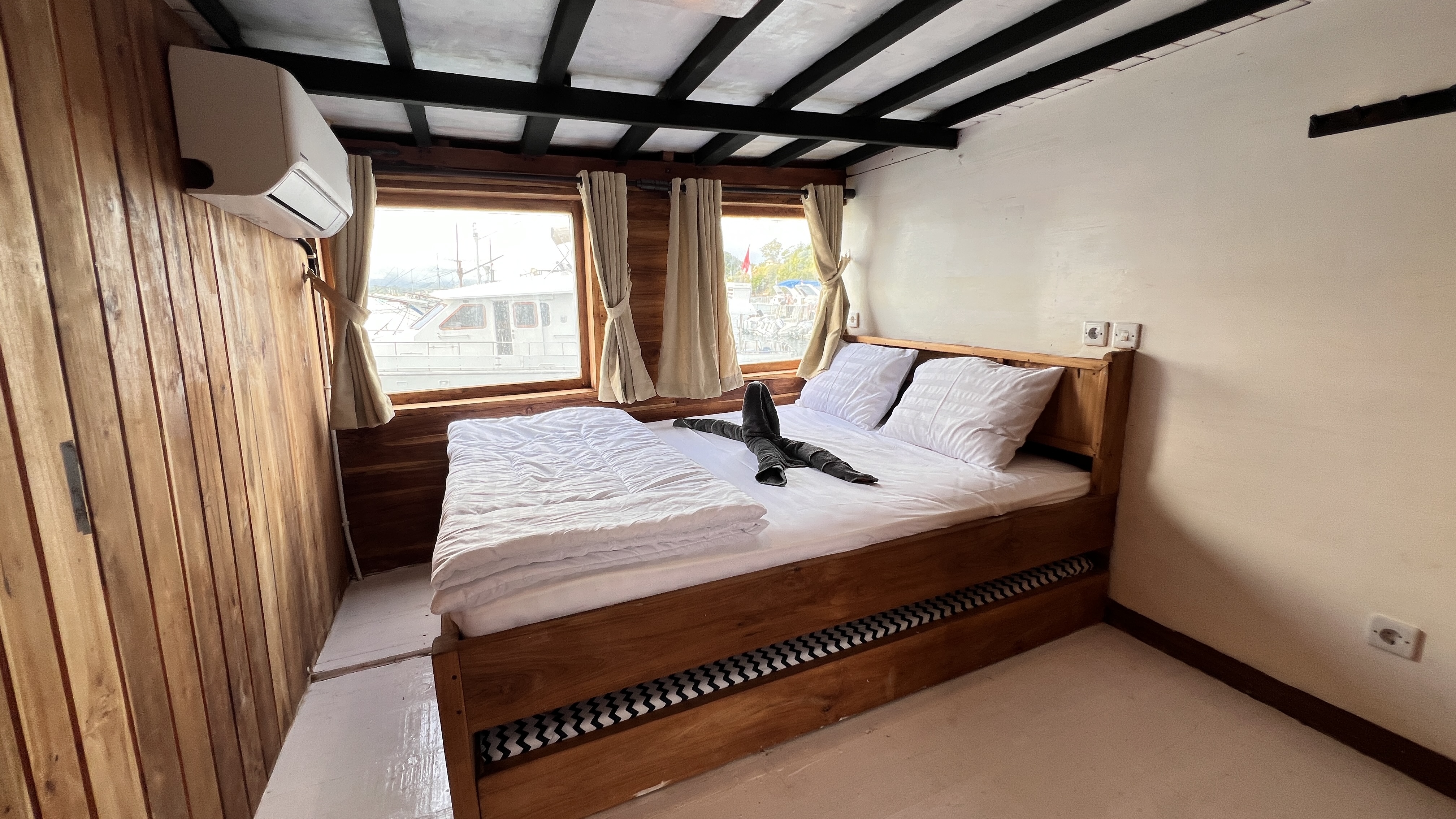 2 Master Ocean Cabin